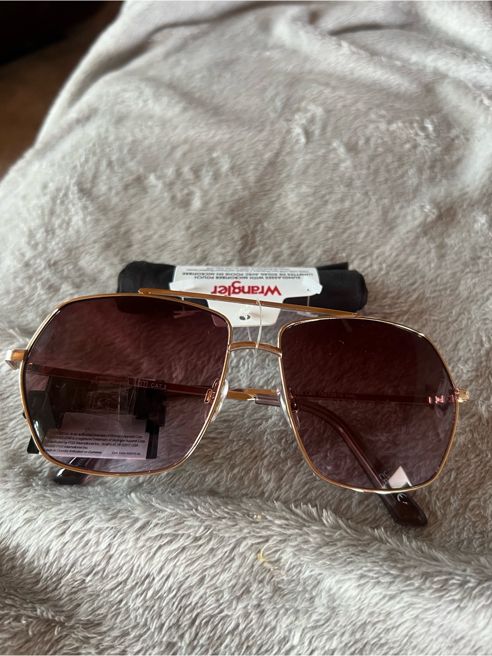 Wrangler Sunglasses with Microfiber Pouch, 100% UVA-UVB Protection, new with tag